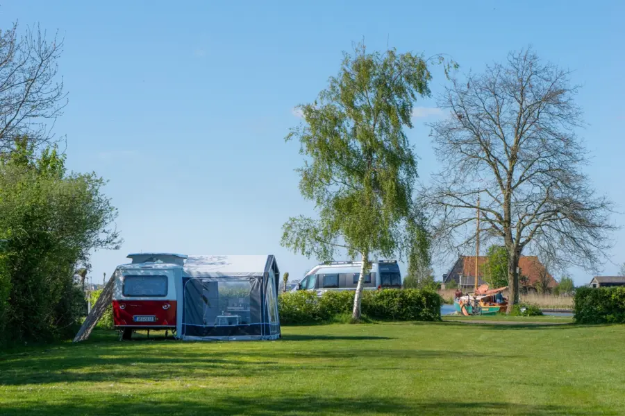 Veld W - standaard kampeerplaats de Rakken