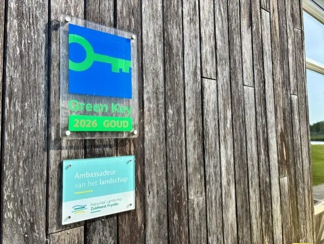 Green Key Receptie De Rakken close up