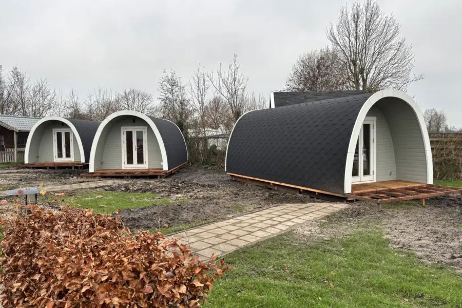 Kampeerpods op de Rakken