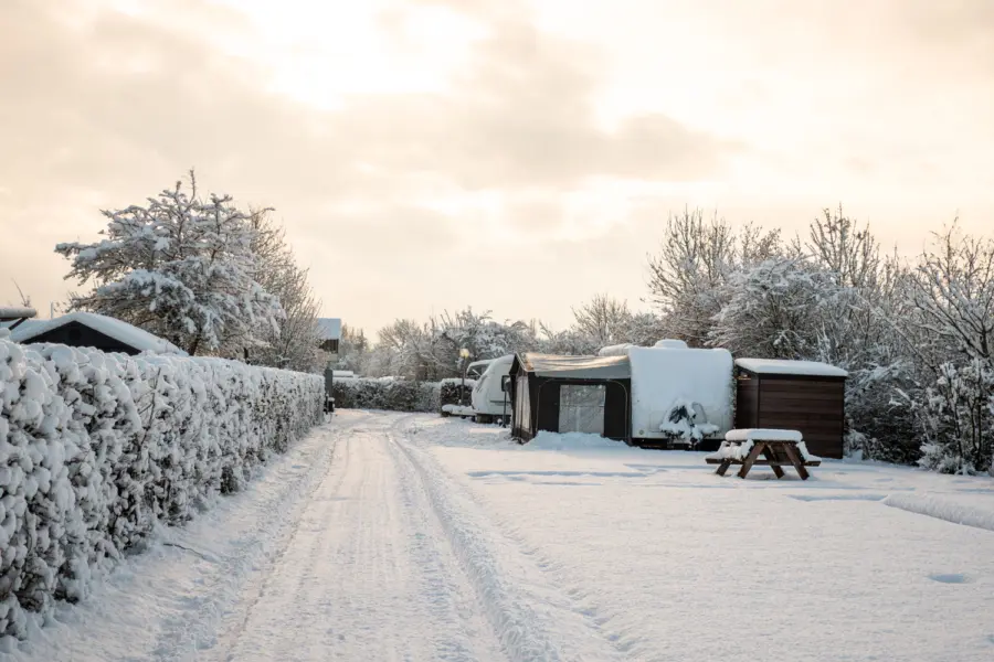 Veel sneeuw op de camping