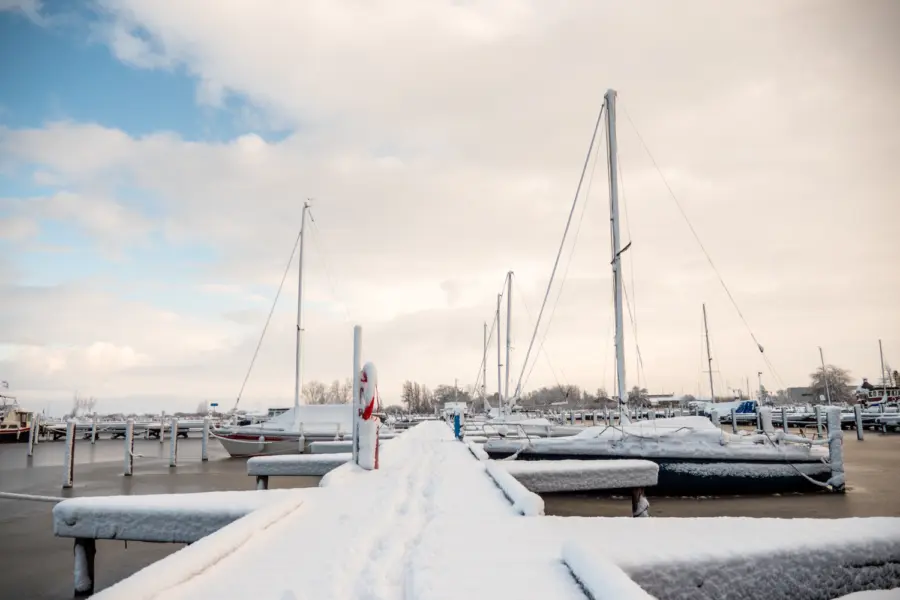 Wintersfeer in de haven