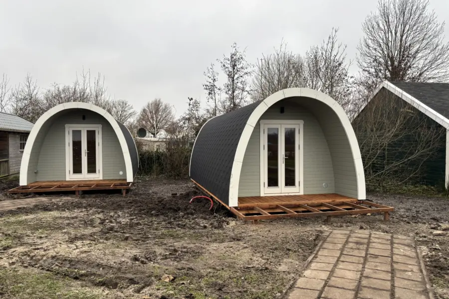 Twee van de drie kampeerpods